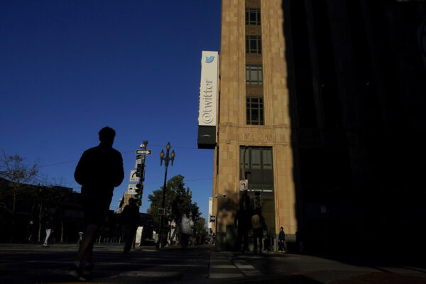 משרדי טוויטר בסן פרנסיסקו (צילום: AP Photo/Jeff Chiu)