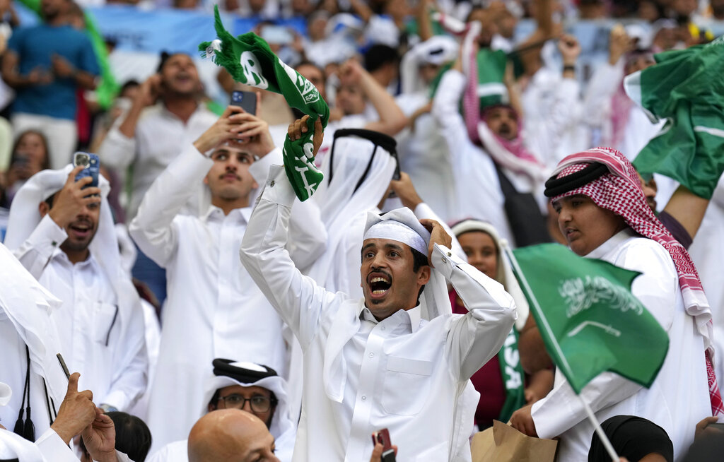 אוהדי נבחרת ערב הסעודית חוגגים את הניצחון על ארגנטינה. רוב האוהדים ברחו כשעלה השם 'ישראל' (AP Photo/Natacha Pisarenko)