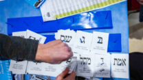 ספירת הקולות בבחירות לכנסת ה-25 (אוליבר פיטוסי \ פלאש90)