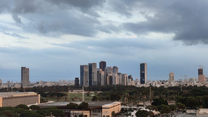 מזג האוויר: ירידה קלה בטמפרטורות, ייתכן גשם קל בצפון ובמישור החוף