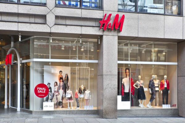 חנות H&M בגרמניה (צילום: Vytautas Kielaitis / Shutterstock.com)