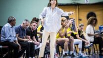 מאמנת אליצור רמלה שירה העליון (צילום: מנהלת ליגת העל לנשים בכדורסל)