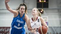 משמאל: שחקנית נבחרת ישראל, אלכס כהן (צילום: Fiba)