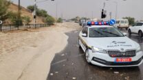 ניידת בחסימת כביש 90 (צילום: דוברות משטרת ישראל)