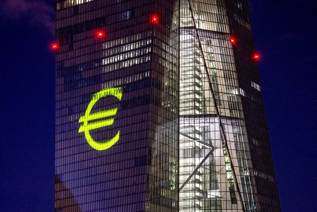 משרדי הבנק האירופאי המרכזי (ECB) בפרנקפורט (צילום: AP Photo/Michael Probst, File)