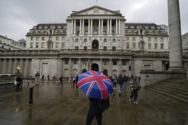 בניין הבנק הלאומי של בריטניה (צילום: AP Photo/Kin Cheung, File)