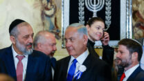 בצלאל סמוטריץ' (מימין), בנימין נתניהו ואריה דרעי (צילום: אוליבייה פיטוסי, פלאש 90)