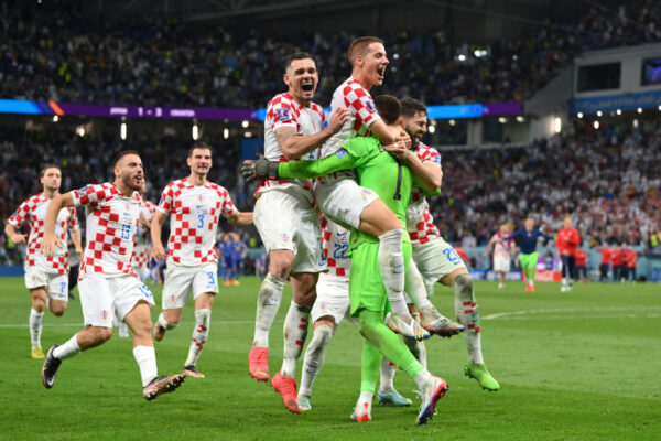 נבחרת קרואטיה חוגגת את ההעפלה לחצי הגמר (צילום: Photo by Dan Mullan/Getty Images)