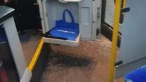 האוטובוס בו הותקף נהג אגד בצפון (צילום: דוברות המשטרה)