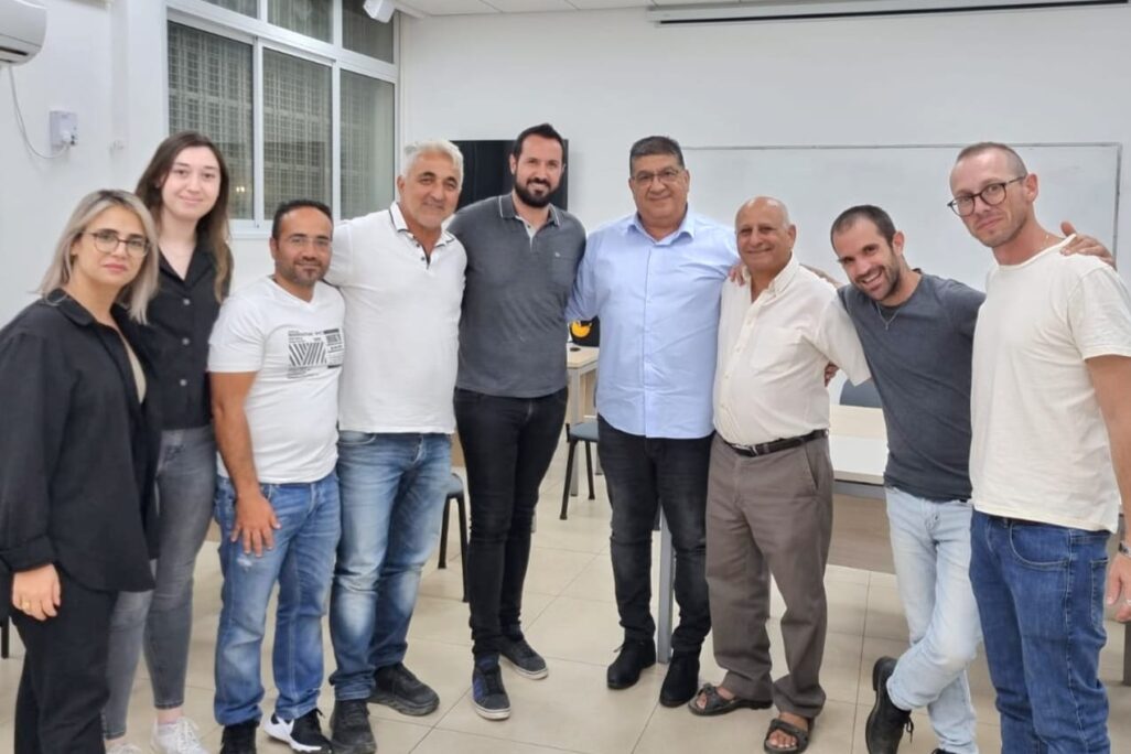 חתימת הכם עבודה ב׳גפן דקל תעשיות׳ (צילום: דוברות ההסתדרות)