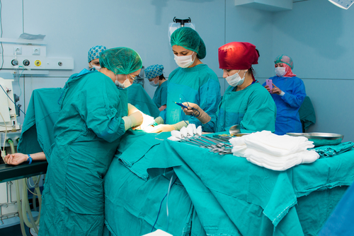 ניתוח קיסרי באזרבייג'אן (צילום: shutterstock)