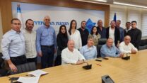 מעמד חתימת הסכם קיבוצי "אוברסיז קומרס" (צילום: דוברות ההסתדרות)