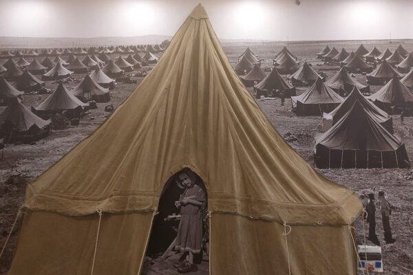 האוהלים - סמל לחיים בתימן לפני העלייה. מתוך התערוכה בבית המייסדים בראש העין (צילום: מיכל מרנץ)