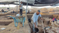 חפירות בתל יבנה (צילום: מאיה רונן)