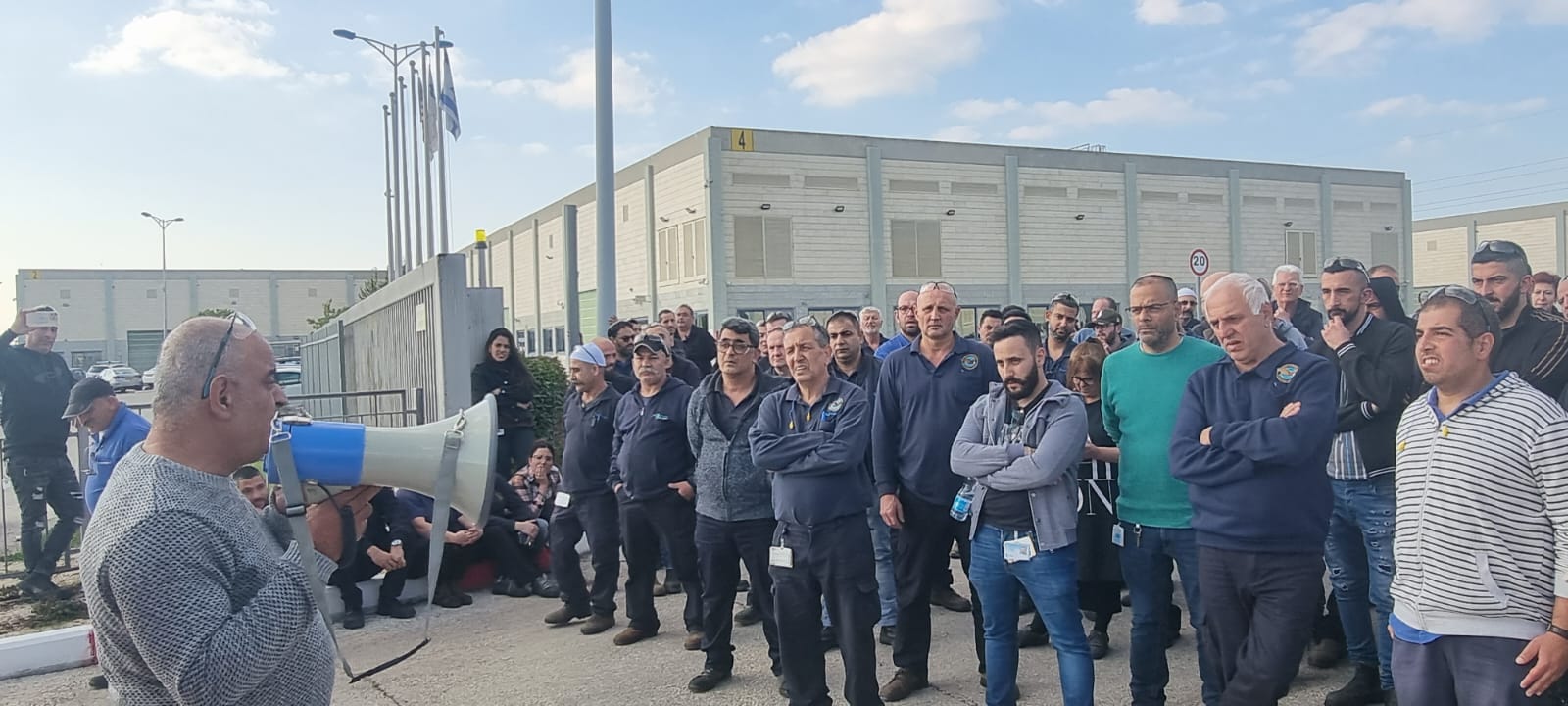 אסיפת עובדים במפעל להבים נהריה (צילום: דוברות ההסתדרות)