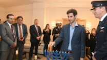 הדלקת נר חנוכה ברומה למען שחרור השבויים והנעדרים (צילום: משרד החוץ)