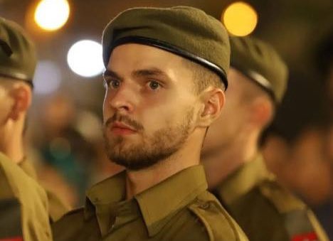 רב"ט דניס זינובייב, לוחם חטיבת כפיר שנהרג מפיצוץ רימון בחדרו בבסיס בקעות (צילום: דובר צה״ל) רב"ט דניס זינובייב, לוחם חטיבת כפיר שנהרג מפיצוץ רימון בחדרו בבסיס בקעות (צילום: דובר צה״ל)