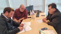 חתימת הסכם קיבוצי לעובדי תעשיות אבן וסיד (צילום: נציגות העובדים של החברה)