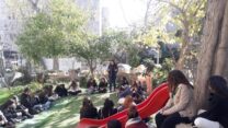 טקס מחאה וזיכרון באתר הבנייה בירושלים בו נהרג יוסף מרעי טרדה במהלך עבודתו (צילום: באדיבות עמותת כולנא)