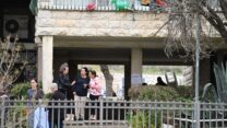 הבניין בו התגוררה משפחתם של בני הזוג מזרחי שנרצחו בפיגוע בנווה יעקב (צילום: אור גואטה)