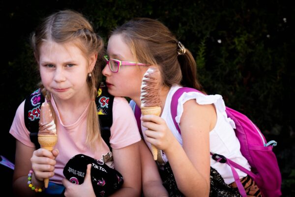 ילדות אוכלות גלידה (צילום אילוסטרציה: נתי שוחט/פלאש90)