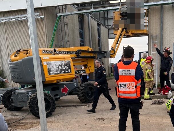 תאונת עבודה בה נהרג בן 40 בתל מונד (צילום: דוברות איחוד הצלה)