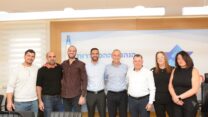 חתימת הסכם קיבוצי לעובדי רשות האוכלוסין וההגירה (צילום: דוברות ההסתדרות)