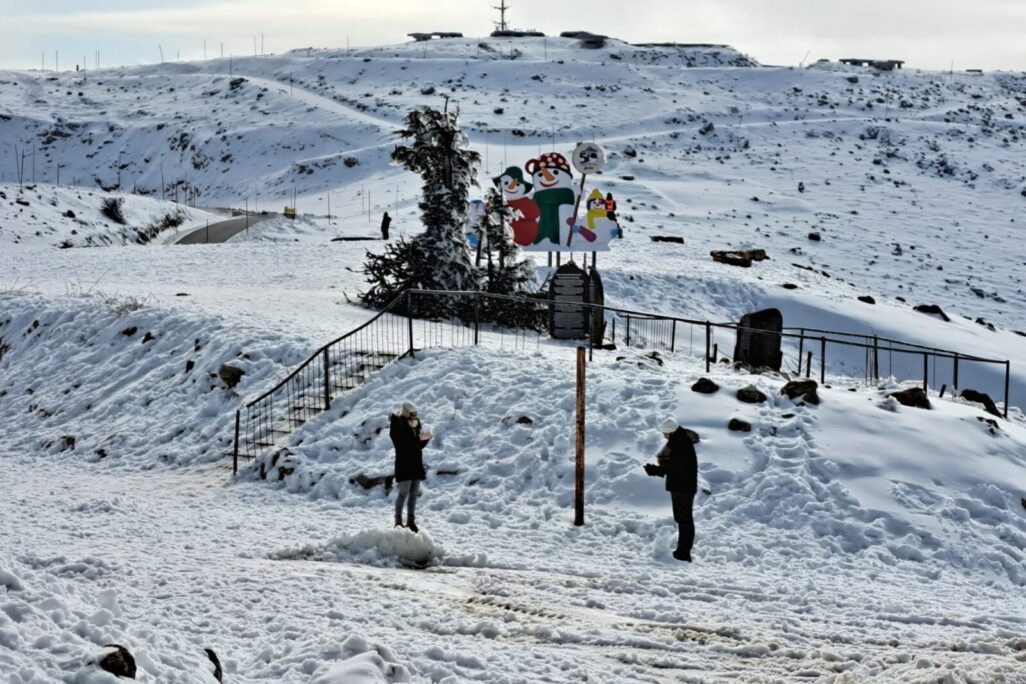 שלג נערם באתר החרמון (צילום: אתר החרמון)