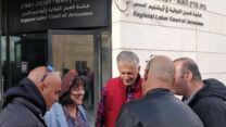 ראש עיריית בית שמש עליזה בלוך עם נציגי הצדדים בהליך (צילום: עיריית בית שמש)