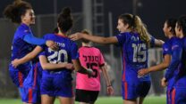 שחקניות אס"א תל אביב חוגגות שער מול רמת השרון (צילום: מושיק אושרי, אס"א ת"א)