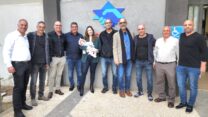 הצדדים בחתימה על הסכם קיבוצי בתאטרון באר שבע (צילום: דוברות ההסתדרות)