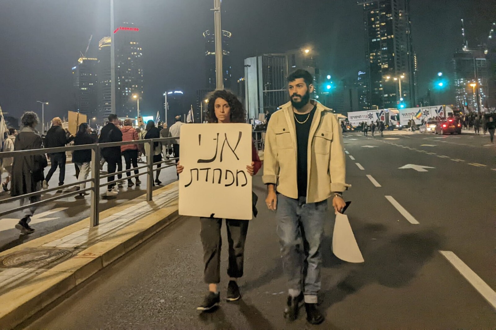 צועדים אחרי ההפגנה בתל אביב (צילום: קרן שמש)