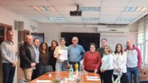 הצדדים בחתימת ההסכם (צילום: דוברות ההסתדרות)
