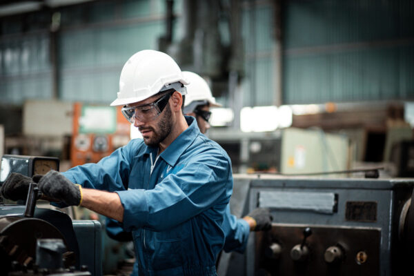 מהנדס במפעל (צילום אילוסטרציה: Shutterstock)