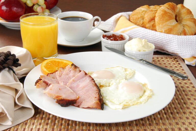 ארוחת בוקר אמריקאית. בקרוב בלי מיץ תפוזים? (צילום: Shutterstock)