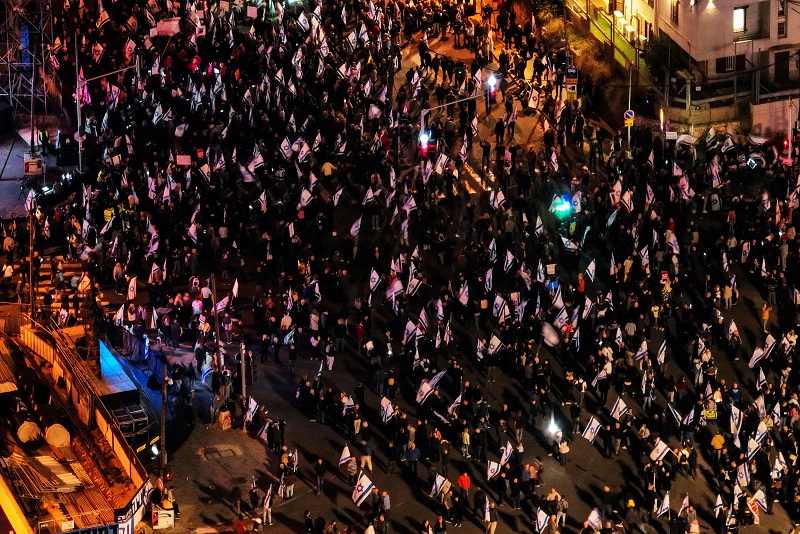 הפגנה בתל אביב במחאה על הרפורמה במערכת המשפט (צילום: REUTERS/Ilan Rosenberg)