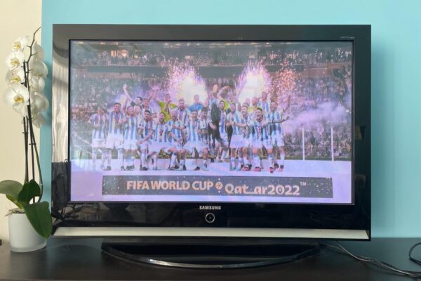 גמר המונדיאל 2022 בטלוויזיה. בשידור התאגיד "כאן" (צילום אילוסטרציה: יאיר צוקר)