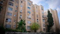 בניינים בשכונת הגבעה הצרפתית בירושלים (צילום: דוד טברסקי)