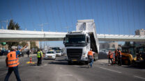 עובדי תנועה בירושלים (צילום: יונתן זינדל/פלאש 90)