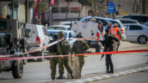 כוחות הביטחון ליד זירת פיגוע בחווארה (צילום: נאסר אישתאייה/פלאש90)