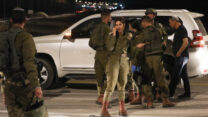חיילי צה"ל בזירת פיגוע הירי (צילום: ג'מאל עוואד/פלאש90)