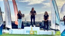 הפודיום הישראלי: שחר טיבי עם מדליית הזהב, שרון קנטור עם מדליית הכסף ומאיה מוריס עם הארד (צילום: איגוד השייט בישראל)