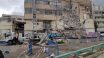 הבניין ברחוב הפטיש פינת שוקן שגגו קרס בתל אביב (צילום: מאיה רונן)