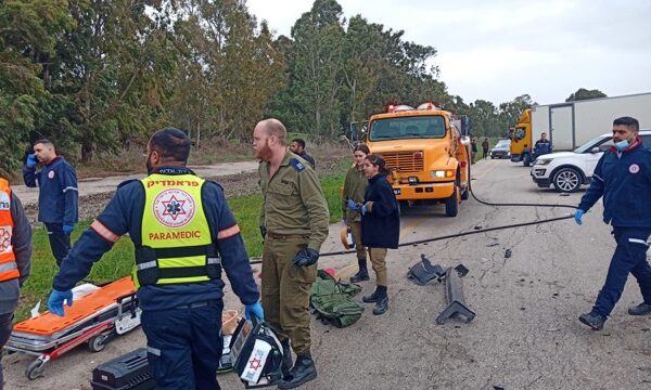 תאונת הדרכים סמוך לבסיס תל נוף בה נהרגו שתי נשים (צילום: דוברות איחוד הצלה)