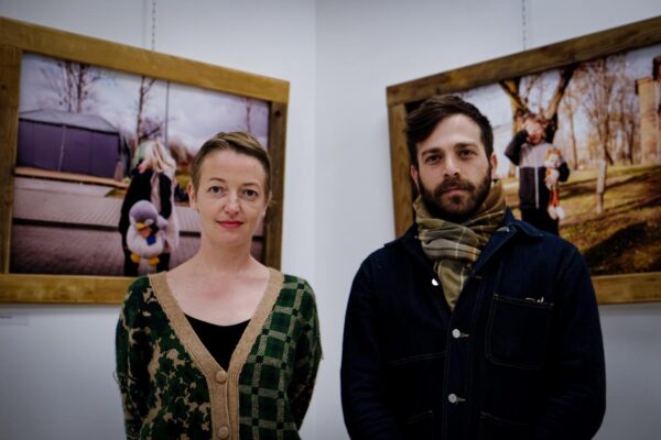 רום ברנע וטאשה קארליוקה בתערוכה במרכז התרבות האוקראיני (צילום: דוד טברסקי)