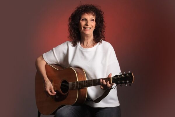 הזמרת והיוצרת אסתר שמיר הלכה לעולמה בגיל 71