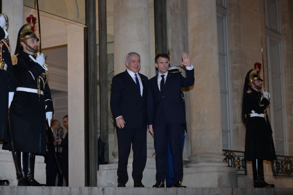 ראש הממשלה בנימין נתניהו ונשיא צרפת עמנואל מקרון (צילום: עמוס בן גרשום/לע"מ)