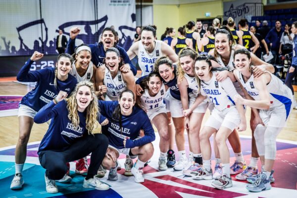 נבחרת ישראל נשים בכדורסל מנצחת את שבדיה (צילום: איגוד הכדורסל בישראל)