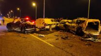 זירת התאונה בכביש 1 (צילום: דוברות המשטרה)