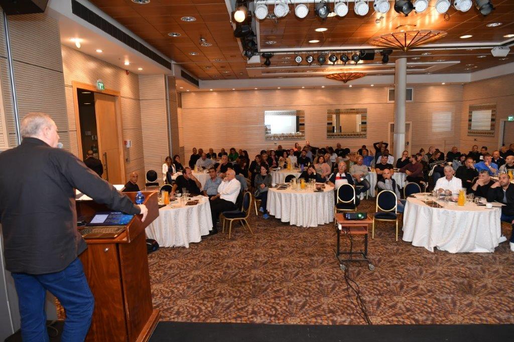 יו"ר האגף לצמצום האבטלה, לאון בנלולו בכנס באילת (צילום: יהודה בן איטח) יו"ר האגף לצמצום האבטלה, לאון בנלולו בכנס באילת (צילום: יהודה בן איטח)